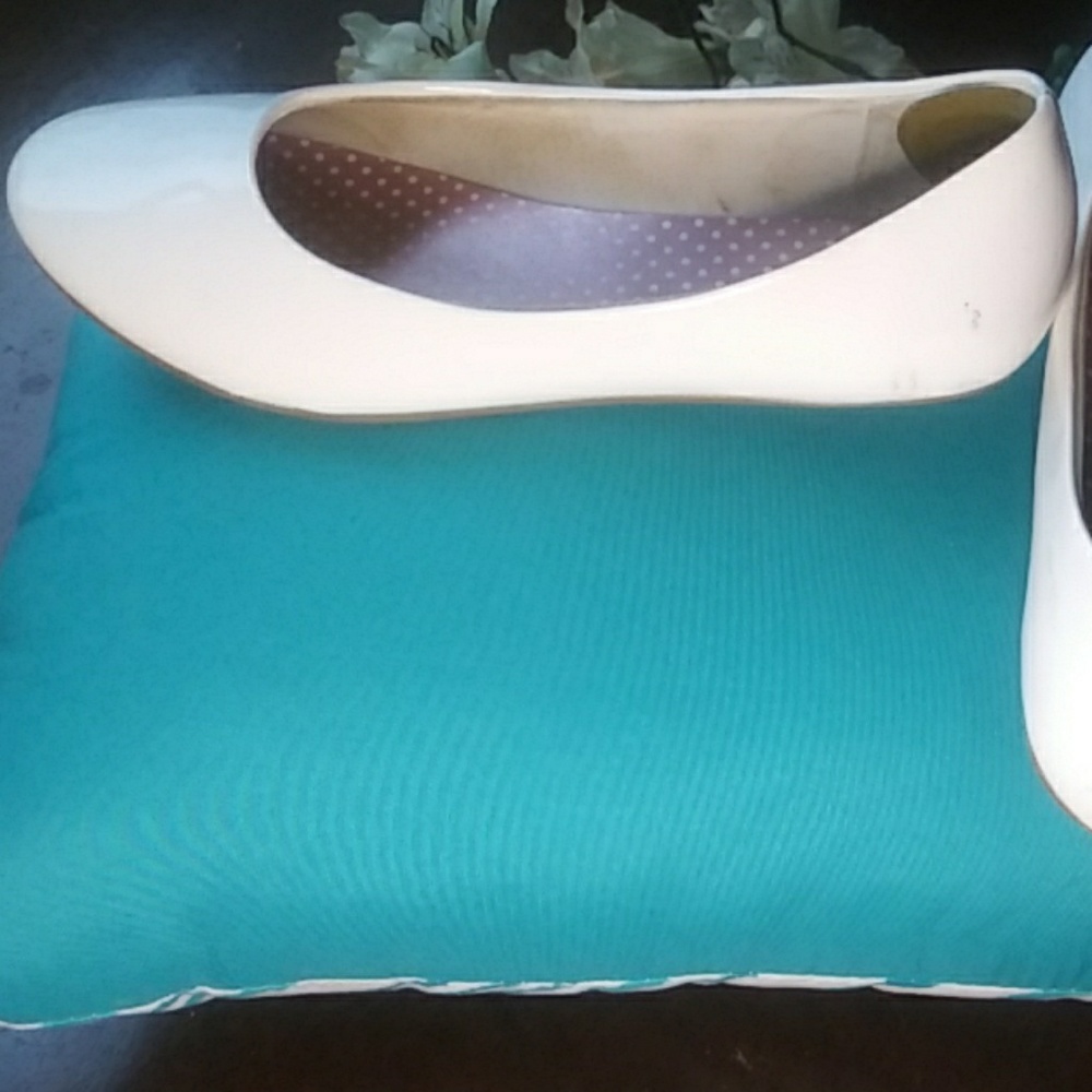 Shoes - Picture 4 of 5